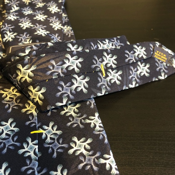 XMI Silk Tie PERFECT for winter ❄️ - Picture 5 of 6